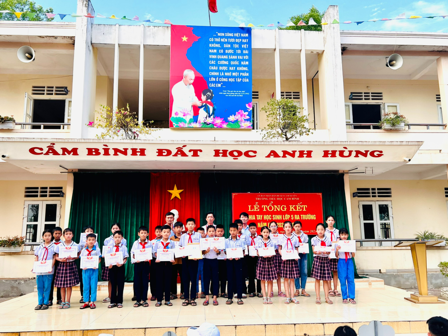 TRAO THƯỜNG HỌC SINH